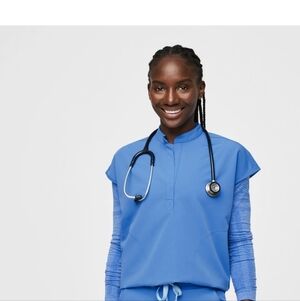 Figs Women's rafaela and zamora scrub top and jogger bundle